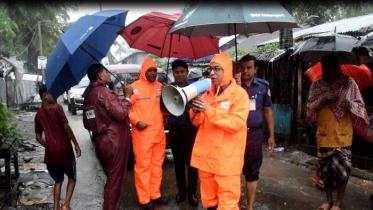 বরগুনায় জেলা প্রশাসকের মাইকিং, আশ্রয় কেন্দ্রে যাবার অনুরোধ