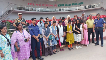 ভারতে পাচার হওয়া ১২ বাংলাদেশি নারীকে হস্তান্তর