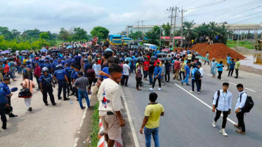 কোটা বাতিলের দাবিতে ঢাকা-চট্টগ্রাম মহাসড়ক অবরোধ, তীব্র যানজট