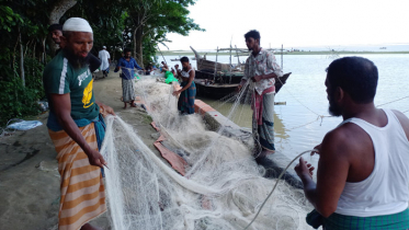 মধ্যরাত থেকে সাগরে নামবেন জেলেরা