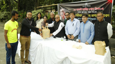 শোক দিবসে ঢাকা ক্লাবের খাবার বিতরণ ও দোয়া মাহফিল