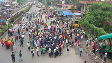 গাজীপুরে বকেয়া বেতনের দাবিতে ৫ ঘন্টা মহাসড়ক অবরোধ