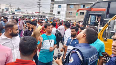 গাজীপুরে পোশাক শ্রমিকদের বিক্ষোভ, মহাসড়ক অবরোধ