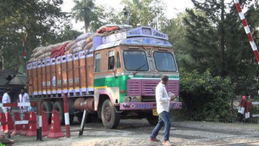 হিলি স্থলবন্দর দিয়ে পেঁয়াজ আমদানি শুরু