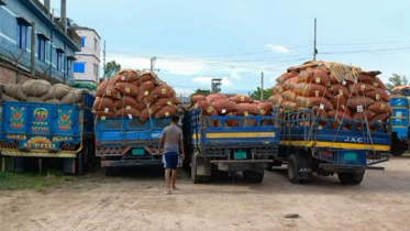 দু`দিনে ভারত থেকে এলো ৪০৭ টন কাঁচামরিচ