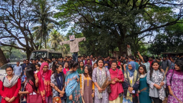 জাবিতে বিএনপি নেতা আলালের কুশপুত্তলিকা দাহ