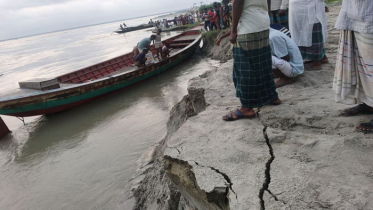 সিরাজগঞ্জের কাজিপুরে যমুনার তীর সংরক্ষণ বাঁধে ধস