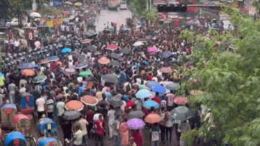 কোটা বাতিলের দাবিতে শাহবাগে শিক্ষার্থীদের সড়ক অবরোধ