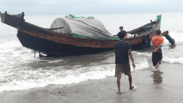 ২ সেনাসহ ৩৩ রোহিঙ্গা নিয়ে মিয়ানমারের ট্রলার সেন্ট মার্টিনে!