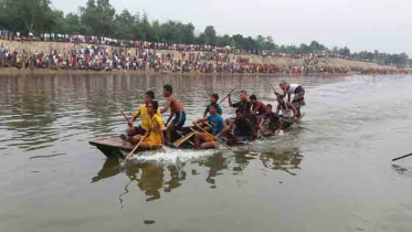 মহান বিজয় দিবস উপলক্ষে মেহেরপুরে নৌকা বাইচ অনুষ্ঠিত