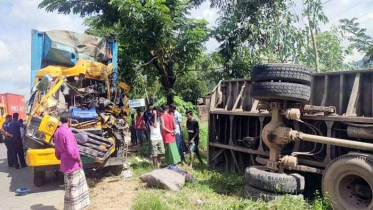 মিরসরাইয়ে দুই কাভার্ডভ্যানের সংঘর্ষে নিহত ২