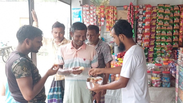 গোলাপ গ্রেফতারে কালকিনিতে মিষ্টি বিতরণ