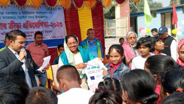 নড়াইলে শিশু-কিশোরদের ব্যাডমিন্টন প্রতিযোগিতা অনুষ্ঠিত 