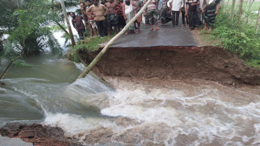 সিংড়ায় পানির তোড়ে ভেঙে গেছে দুটি সড়ক