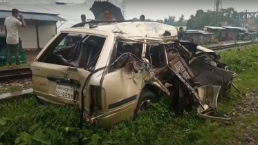 নরসিংদীতে ট্রেনের ধাক্কায় ৩ টহল পুলিশ আহত