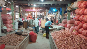 হিলিতে পেঁয়াজের দাম কমলো কেজিতে ৫ টাকা