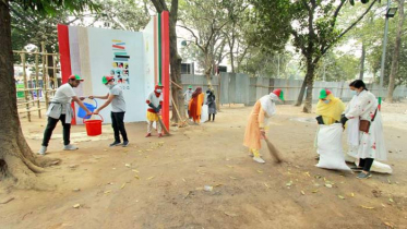 বইমেলা প্রাঙ্গণ পরিচ্ছন্ন করলেন কোয়ান্টামের স্বেচ্ছাসেবীরা