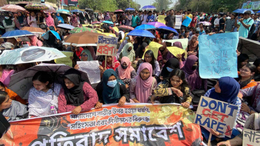 ধর্ষকের সর্বোচ্চ শাস্তির দাবিতে মহাসড়ক অবরোধ রাবি শিক্ষার্থীদের