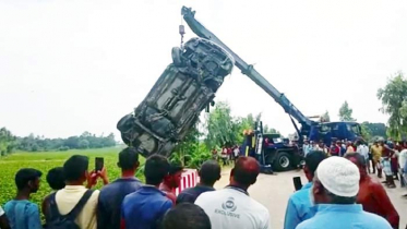 প্রাইভেটকার খাদে পড়ে নব দম্পতির মৃত্যু