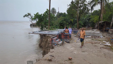 যমুনার পানি বিপৎসীমার উপরে, ভাঙছে ঘরবাড়ি