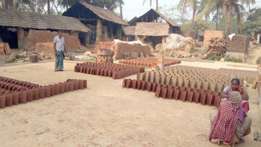 বিলুপ্তির পথে কলারোয়ার সুবিখ্যাত টালি শিল্প