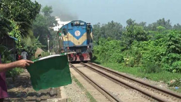 ৭ ঘণ্টা পর ঢাকা-উত্তরবঙ্গ ট্রেন চলাচল স্বাভাবিক