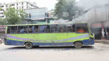 শ্যামলীতে পুলিশের গাড়ি ভাঙচুর, বাসে আগুন