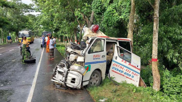 গোপালগঞ্জে ট্রাক-অ্যাম্বুলেন্সের মুখোমুখি সংঘর্ষ, নিহত ৪