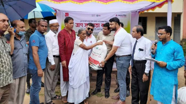 আমান গ্রুপের উদ্যোগে তিন জেলায় বন্যার্তদের মধ্যে ত্রাণ বিতরণ