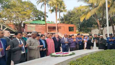 জাতির পিতার সমাধিতে ১৪ দেশের অনাবাসিক রাষ্ট্রদূতের শ্রদ্ধা