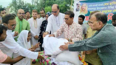 লোহাগাড়ায় বন্যায় ক্ষতিগ্রস্তদের মাঝে ত্রাণ ও নগদ অর্থ দিলেন আমিনুল ইসলাম