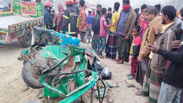 বগুড়ায় বাসের ধাক্কায় প্রাণ গেল ৫ যাত্রীর