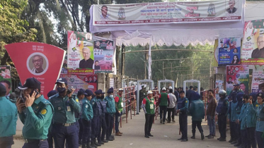 মাঠে প্রবেশ করছেন কাউন্সিলর ও ডেলিগেটরা