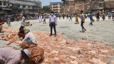 ঘুরে দাঁড়ানোর লড়াইয়ে বঙ্গবাজারের ব্যবসায়ীরা