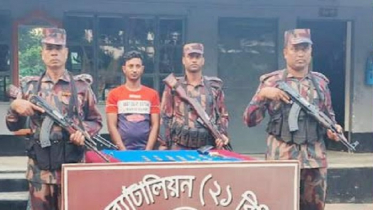 বেনাপোল সীমান্ত থেকে ১৮ টি স্বর্ণের বারসহ পাচারকারী আটক 