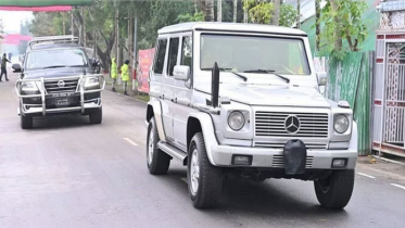 প্রটোকল ছাড়া পতাকাবিহীন গাড়িতে কোটালিপাড়ায় প্রধানমন্ত্রী