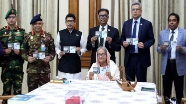 বঙ্গবন্ধুর স্বদেশ প্রত্যাবর্তন দিবসে ডাকটিকিট অবমুক্ত