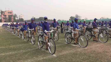 নরসিংদীতে গ্রাম পুলিশের মাঝে বাই-সাইকেল বিতরণ