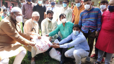 রেশনিং পদ্ধতিতে ১ হাজার অসহায় মানুষকে ঈদ উপহার দিলো যুবলীগ