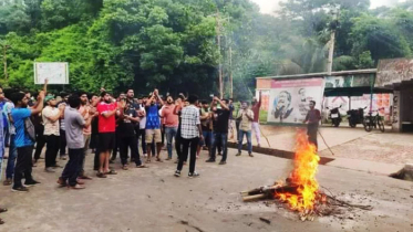 ছাত্রলীগের অবরোধে অচল চট্টগ্রাম বিশ্ববিদ্যালয়