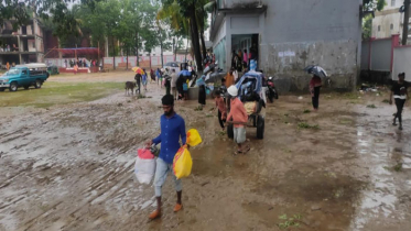 আশ্রয়কেন্দ্র ছেড়ে বাড়ি ফিরছে মানুষ