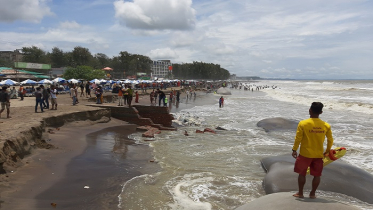 কক্সবাজারে লাবনী-সুগন্ধা ভেঙ্গে তছনছ