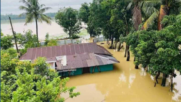 চট্টগ্রামে বন্যায় ৪ জনের মৃত্যু, পানিবন্দি লাখ লাখ মানুষ