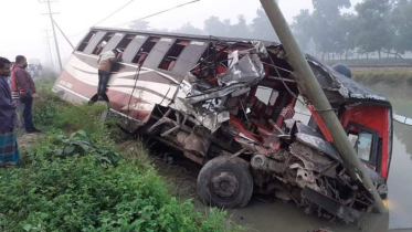 কুমিল্লায় বাস-কাভার্ডভ্যান সংঘর্ষে নিহত ১, আহত ৭