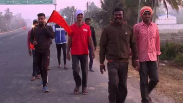 ভারতে বিয়ের দাবিতে একদল যুবকের পদযাত্রা