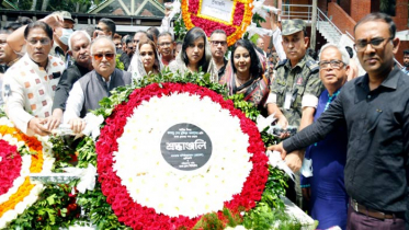 টুঙ্গিপাড়ায় বঙ্গবন্ধুর সমাধিতে ঢাকা ক্লাবের শ্রদ্ধা নিবেদন 