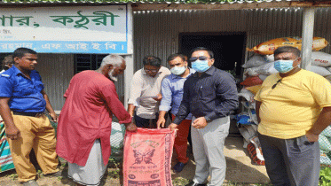 নবাবগঞ্জে খামারিদের মাঝে গো-খাদ্য বিতরণ