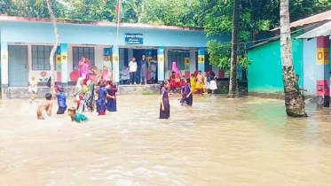 স্কুল মাঠ নয়, যেন পুকুর!