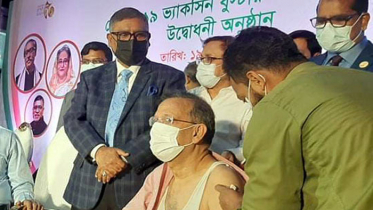 কোভিড: দেশে টিকার বুস্টার ডোজ দেয়া শুরু