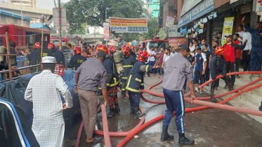 ফার্মগেটে বণিজ্যিক ভবনে আগুন, নিয়ন্ত্রণে ৫ ইউনিট